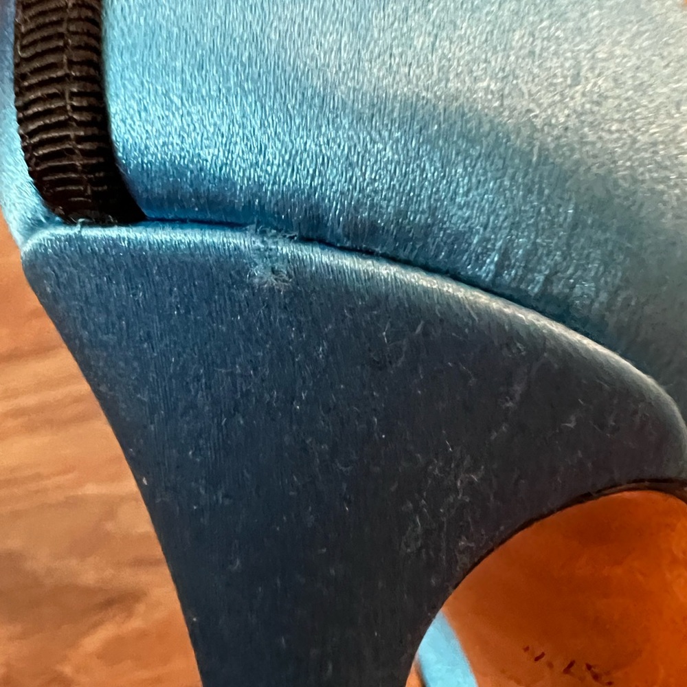 SJP Sarah Jessica Parker Turquoise/Aqua Blue Pump with Jewel Front - Picture 10 of 13